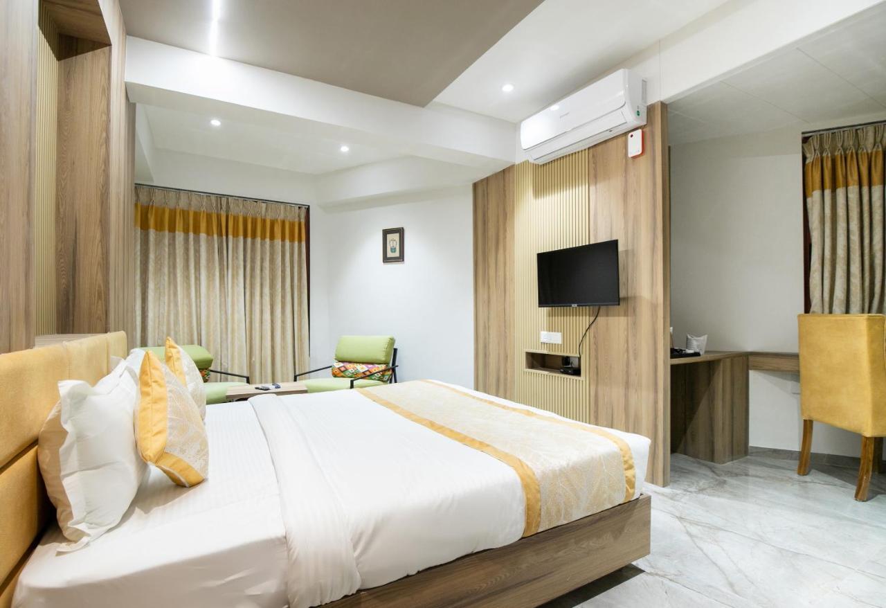 Palette - Hotel Welcome Kadi Exterior photo